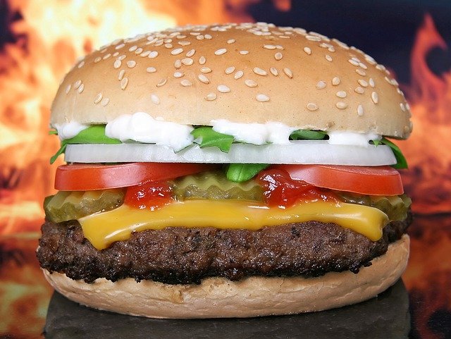 oheň za burgerem